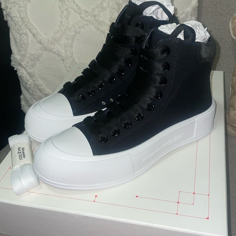 ✨Host Pick✨ Alexander McQueen Black High-Top Sneakers